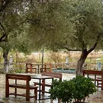 Oasis Hotel *